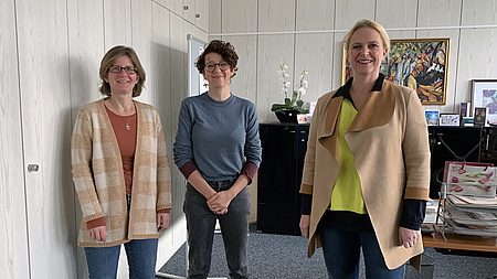 Drei Frauen in einem Büro